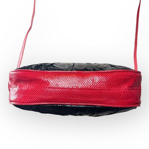 Vintage 1980s R. Soldaña Manila Red and Black Snakeskin Crossbody Purse - Picture 11 of 13